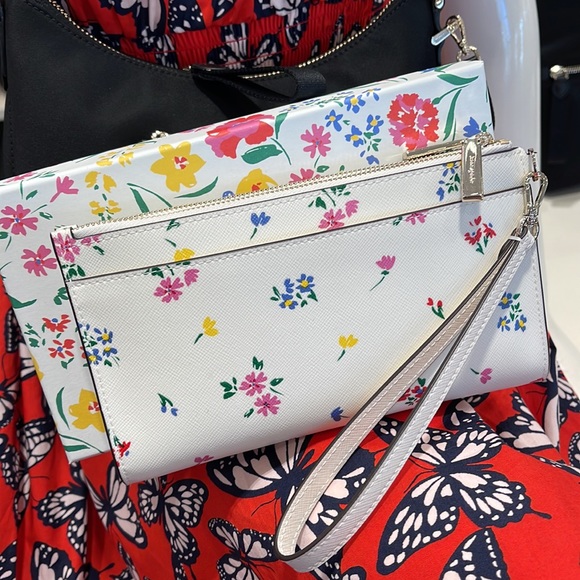 Kate Spade Staci Garden Bouquet Boxed Zip Wristlet
Cream Multi - Picture 5 of 16